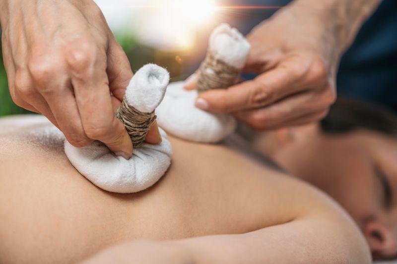 Basische Kräuterstempelmassage Wellness-Massage Recklinghausen Praxis Schindler